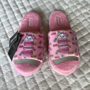 New Disney The Aristocats Marie Macaron Spa Slippers Womens Size Small 6-7
